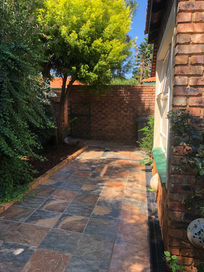 To Let 2 Bedroom Property for Rent in Weltevreden Park Gauteng