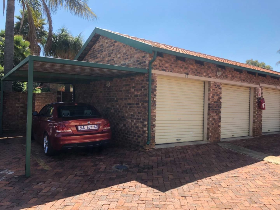 To Let 2 Bedroom Property for Rent in Weltevreden Park Gauteng