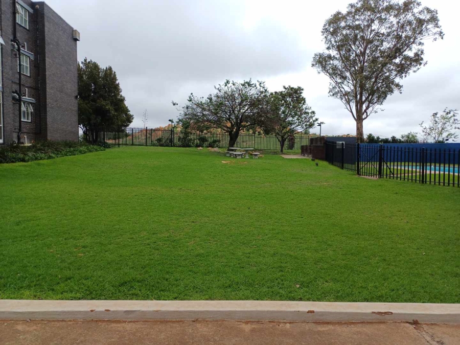 To Let 2 Bedroom Property for Rent in Constantia Kloof Gauteng