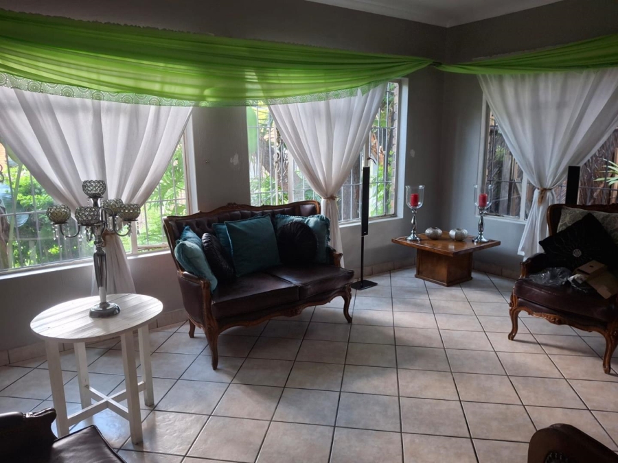 5 Bedroom Property for Sale in Moreleta Park Gauteng