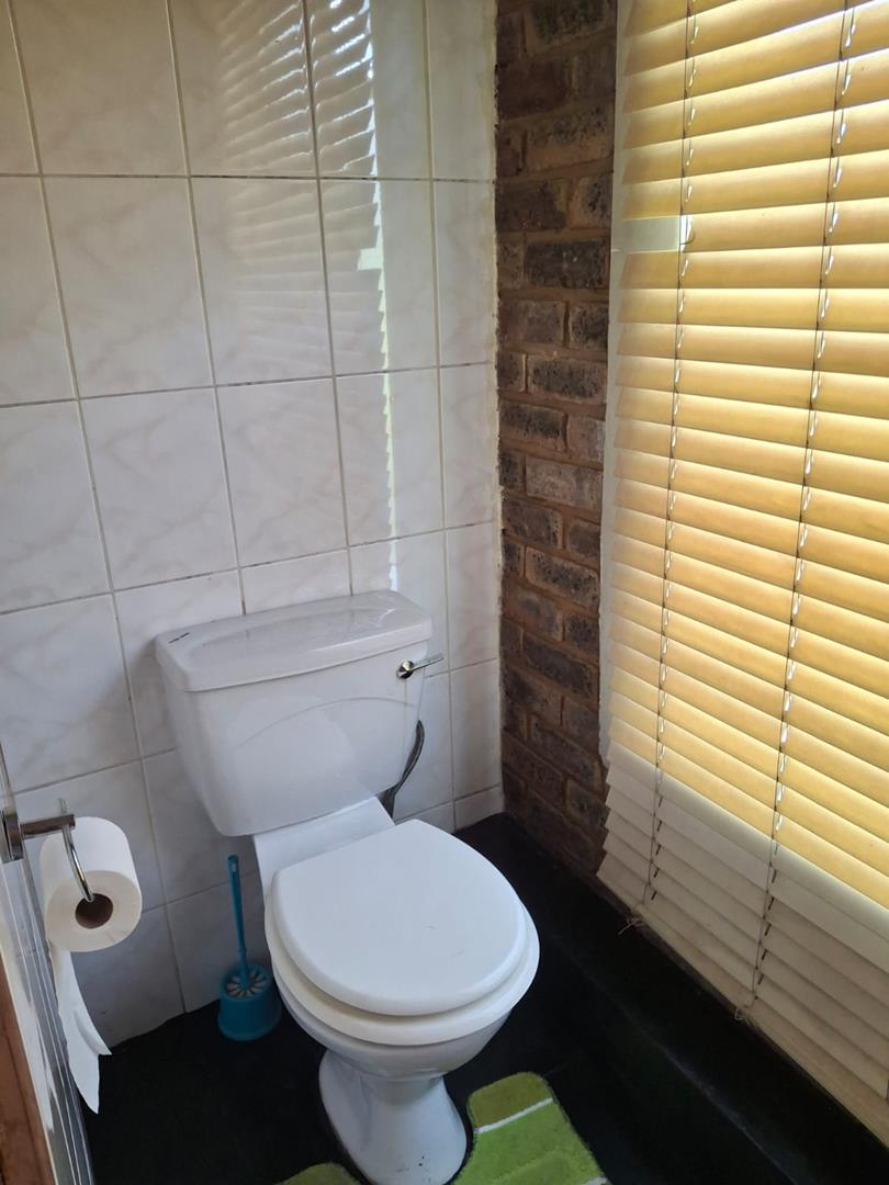 5 Bedroom Property for Sale in Moreleta Park Gauteng
