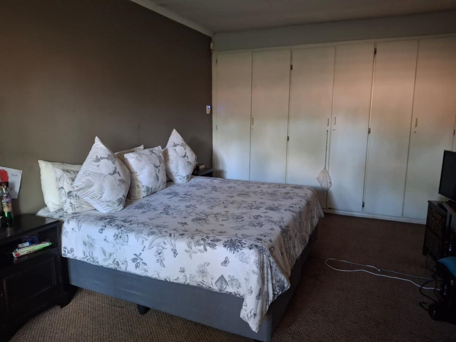 5 Bedroom Property for Sale in Moreleta Park Gauteng