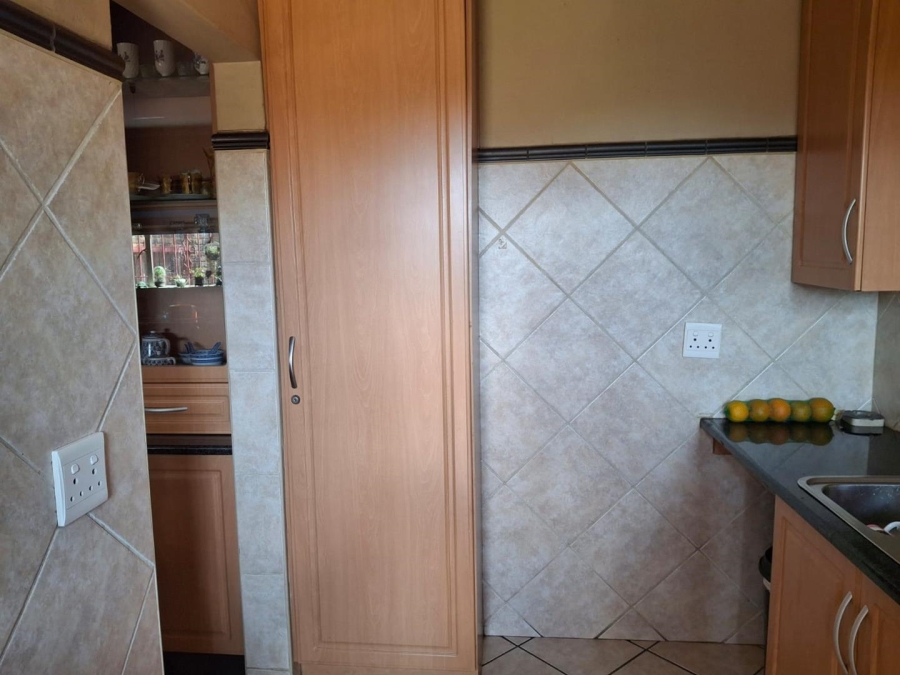 5 Bedroom Property for Sale in Moreleta Park Gauteng