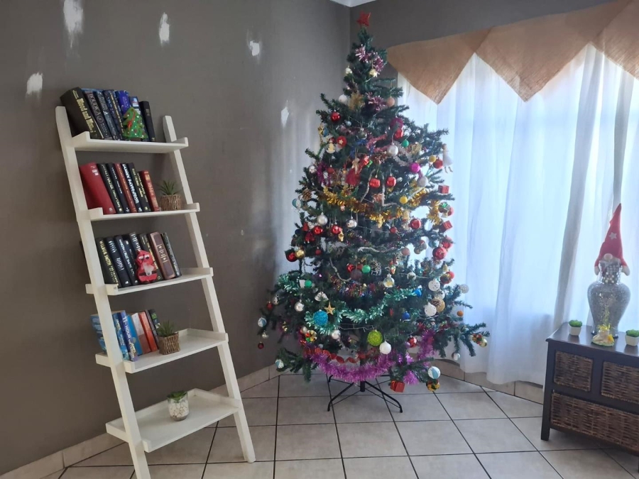 5 Bedroom Property for Sale in Moreleta Park Gauteng