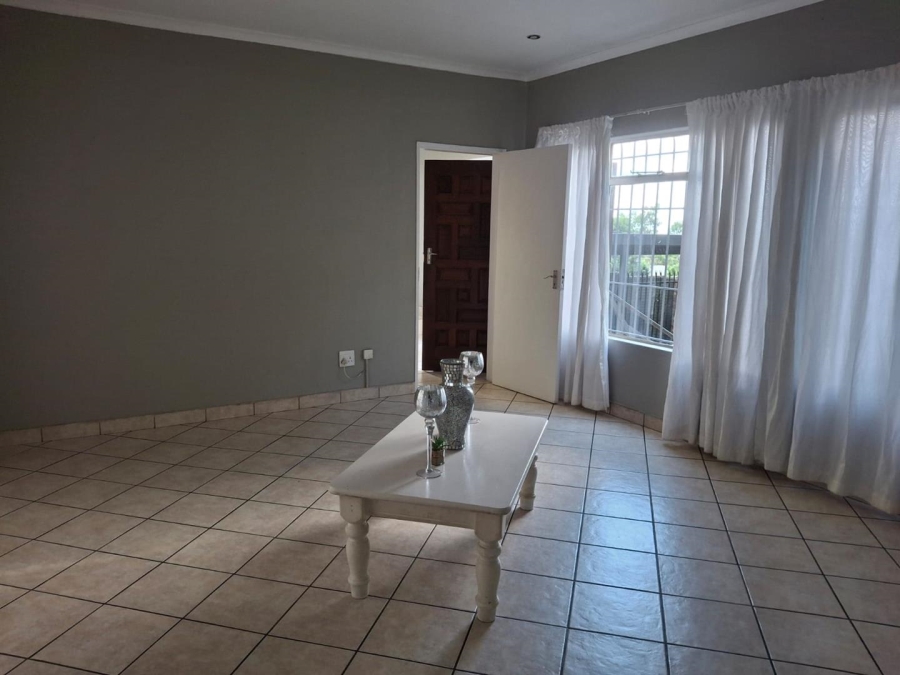 5 Bedroom Property for Sale in Moreleta Park Gauteng