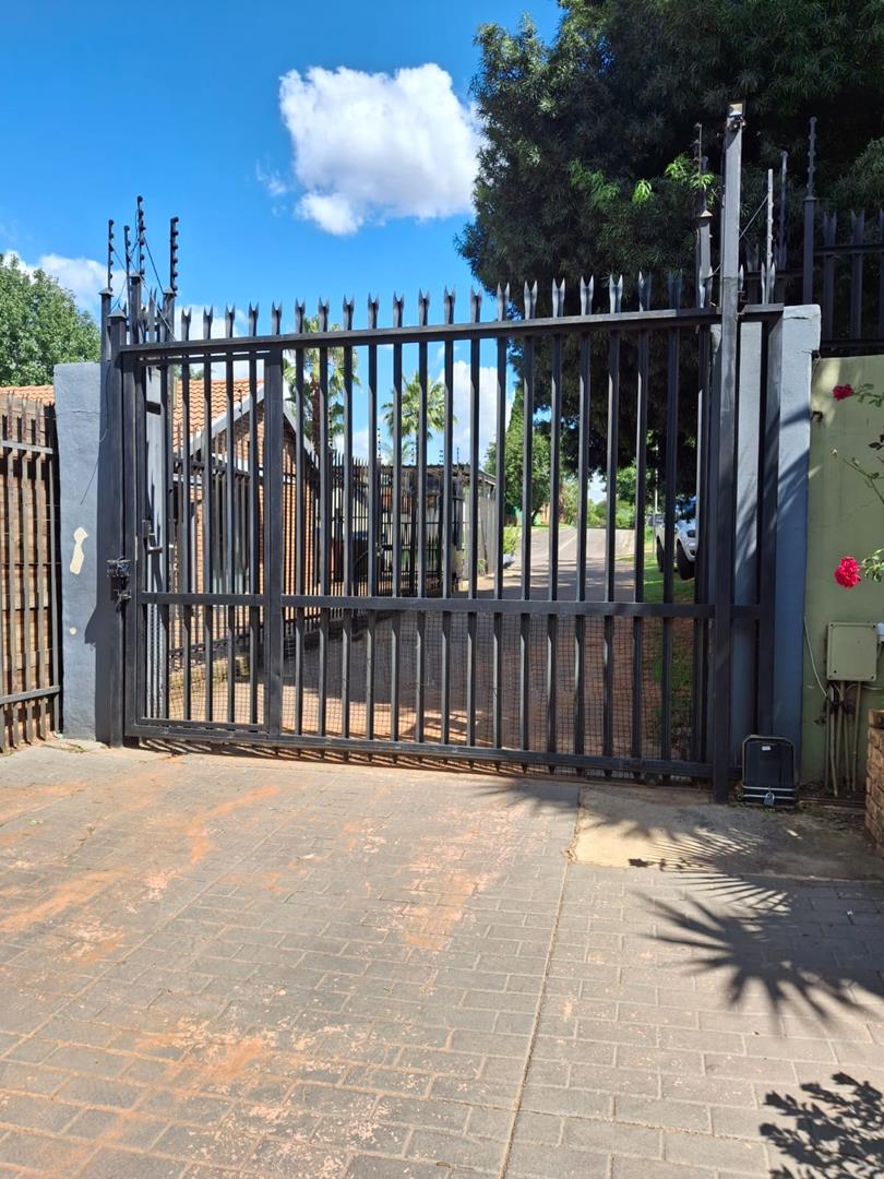 5 Bedroom Property for Sale in Moreleta Park Gauteng