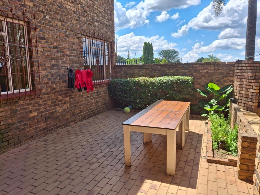 5 Bedroom Property for Sale in Moreleta Park Gauteng