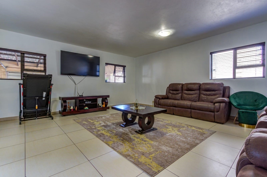 4 Bedroom Property for Sale in Glen Marais Gauteng