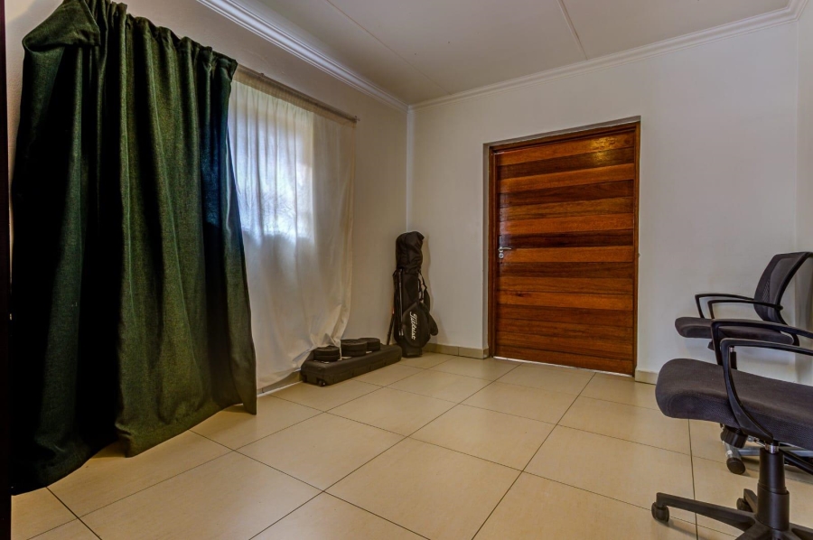 4 Bedroom Property for Sale in Glen Marais Gauteng