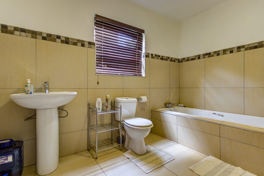 4 Bedroom Property for Sale in Glen Marais Gauteng