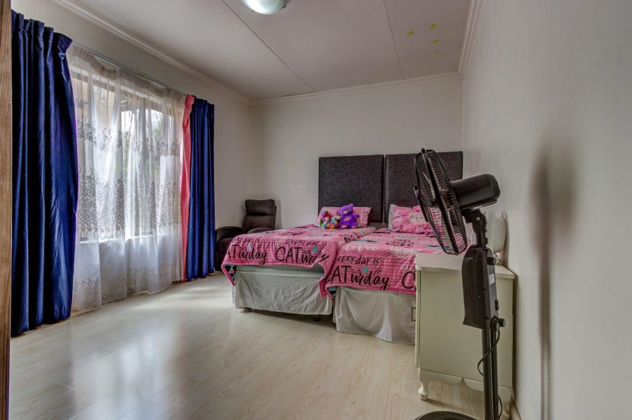 4 Bedroom Property for Sale in Glen Marais Gauteng