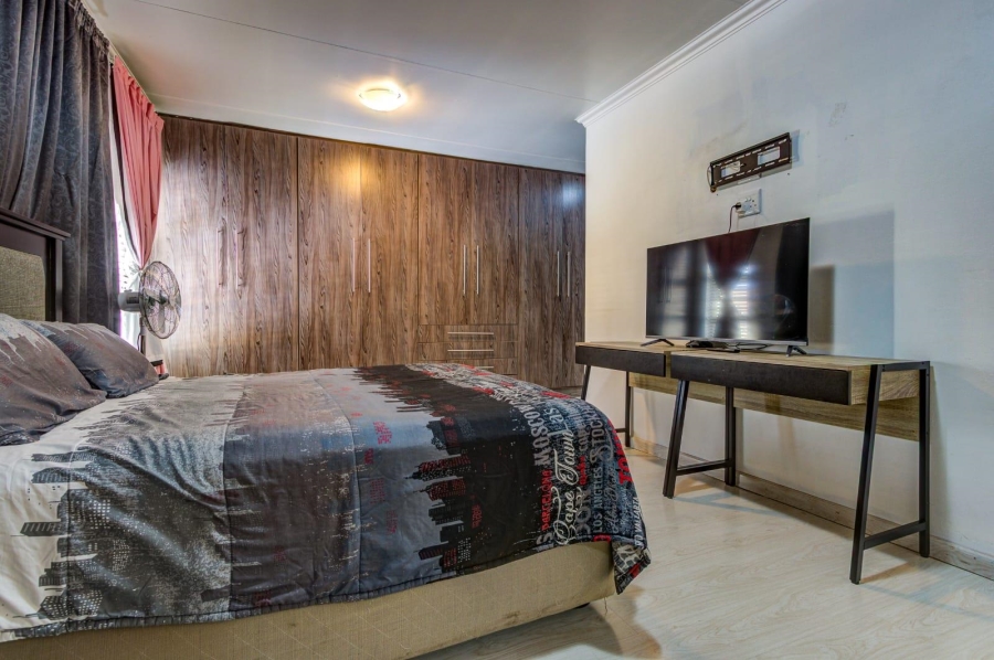 4 Bedroom Property for Sale in Glen Marais Gauteng