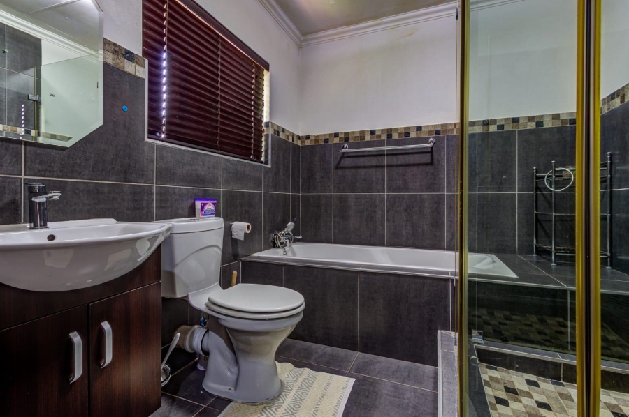 4 Bedroom Property for Sale in Glen Marais Gauteng