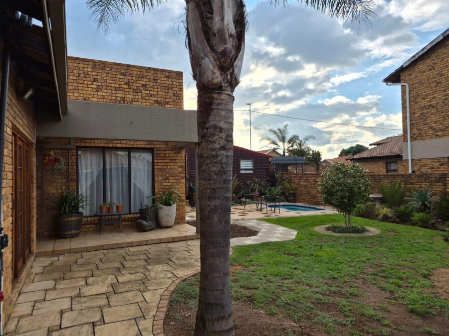 2 Bedroom Property for Sale in Pomona Gauteng