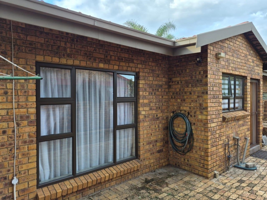 2 Bedroom Property for Sale in Pomona Gauteng