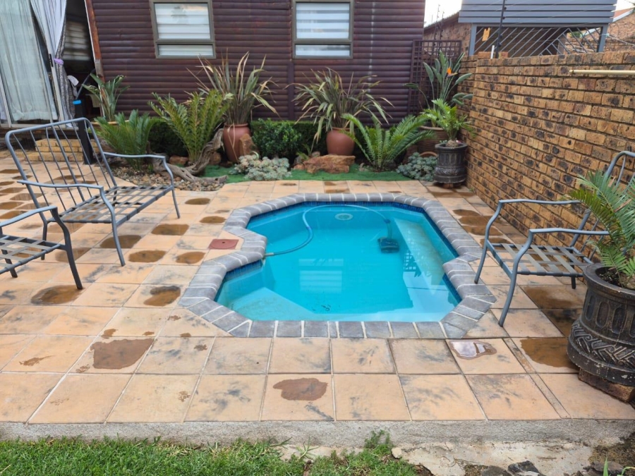 2 Bedroom Property for Sale in Pomona Gauteng