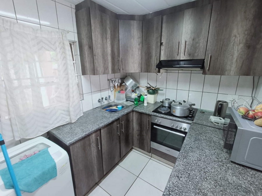 2 Bedroom Property for Sale in Die Hoewes Gauteng