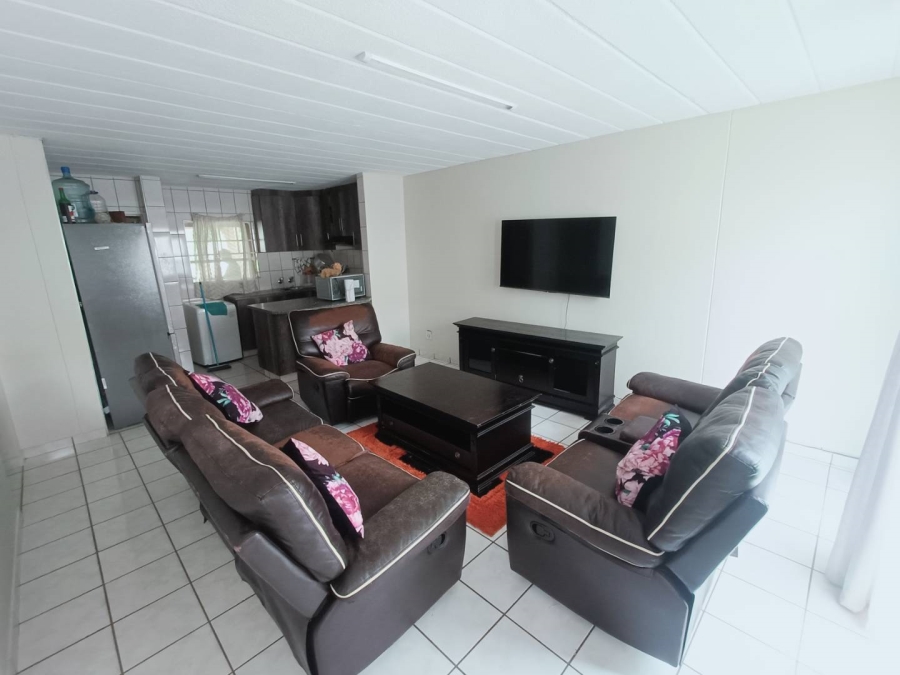 2 Bedroom Property for Sale in Die Hoewes Gauteng
