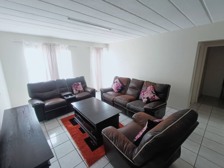 2 Bedroom Property for Sale in Die Hoewes Gauteng