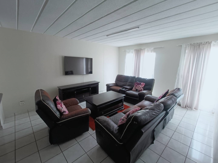 2 Bedroom Property for Sale in Die Hoewes Gauteng