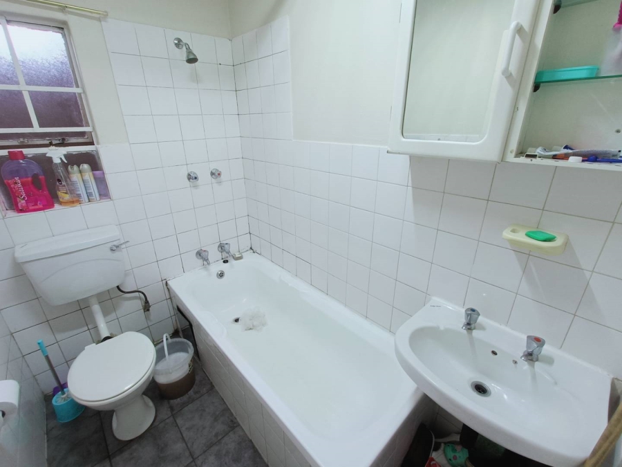 2 Bedroom Property for Sale in Die Hoewes Gauteng