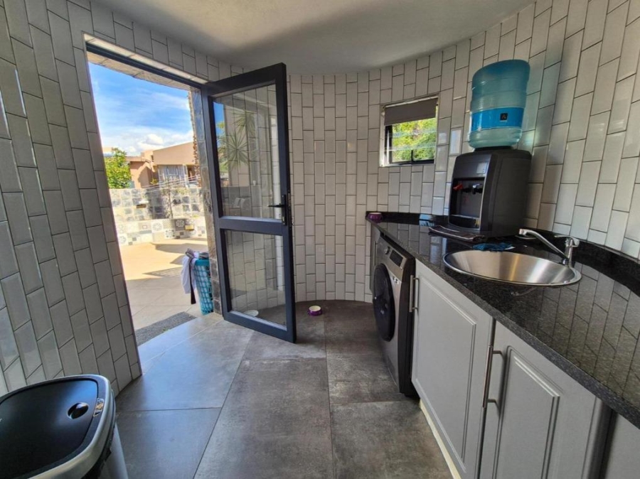 2 Bedroom Property for Sale in Bassonia Gauteng