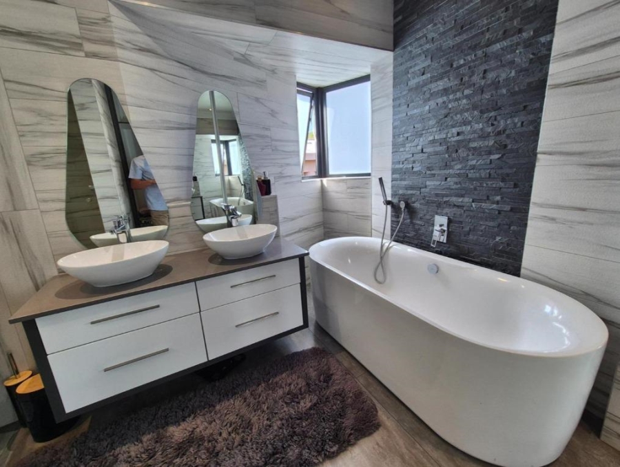 2 Bedroom Property for Sale in Bassonia Gauteng