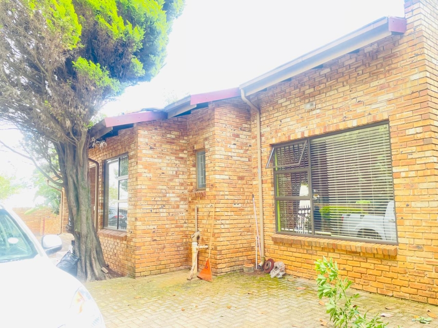 3 Bedroom Property for Sale in Noordheuwel Gauteng