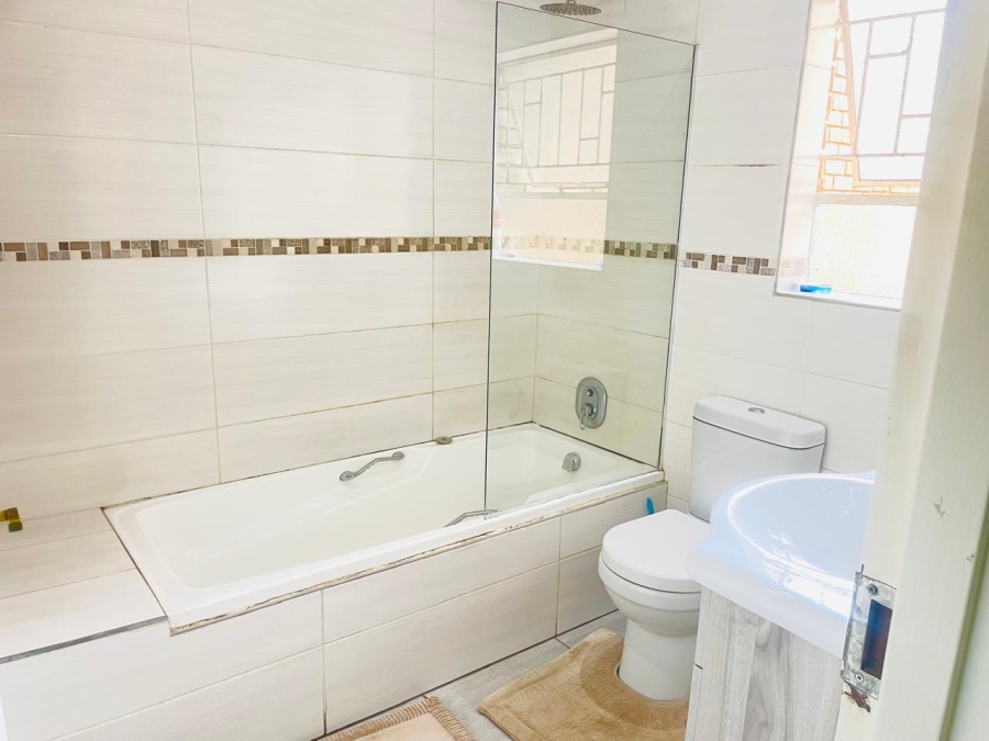 3 Bedroom Property for Sale in Noordheuwel Gauteng