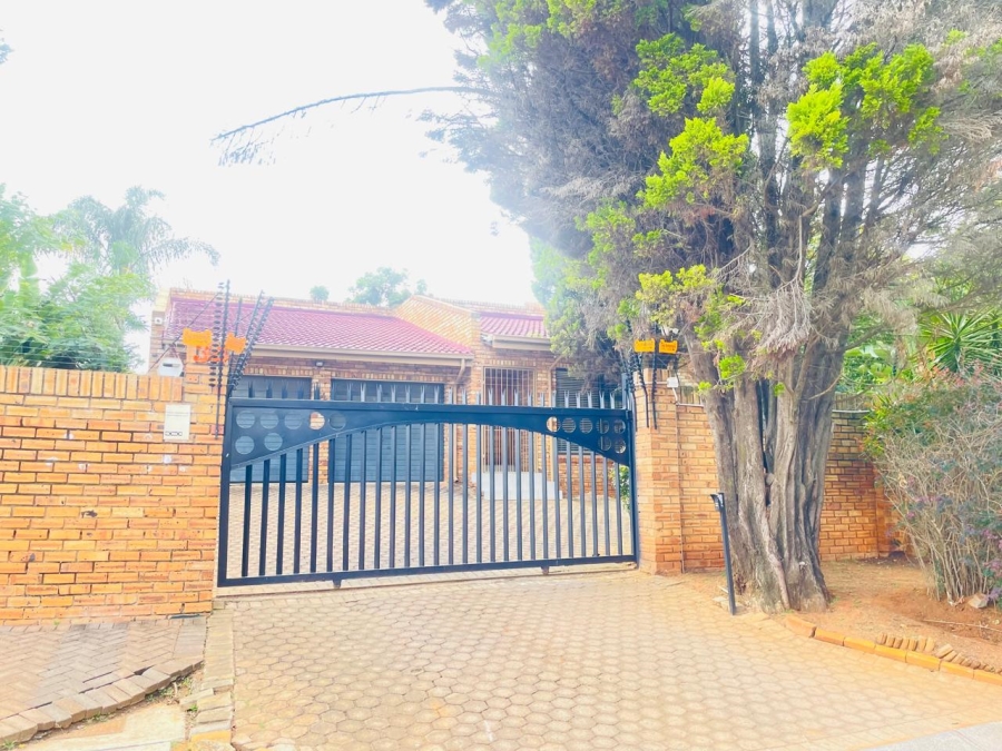 3 Bedroom Property for Sale in Noordheuwel Gauteng