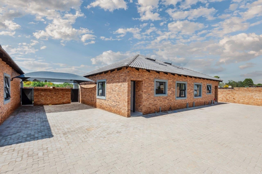 2 Bedroom Property for Sale in Brackendowns Gauteng