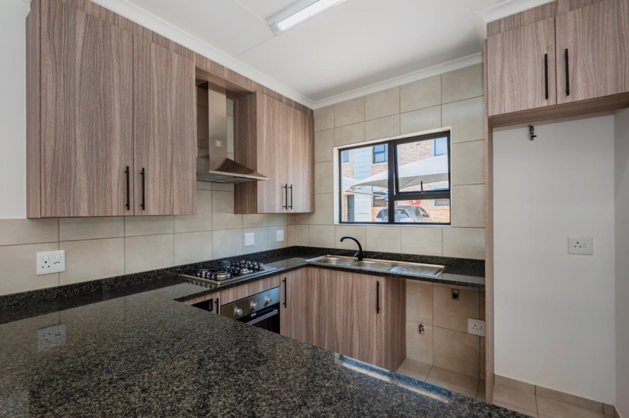 2 Bedroom Property for Sale in Brackendowns Gauteng