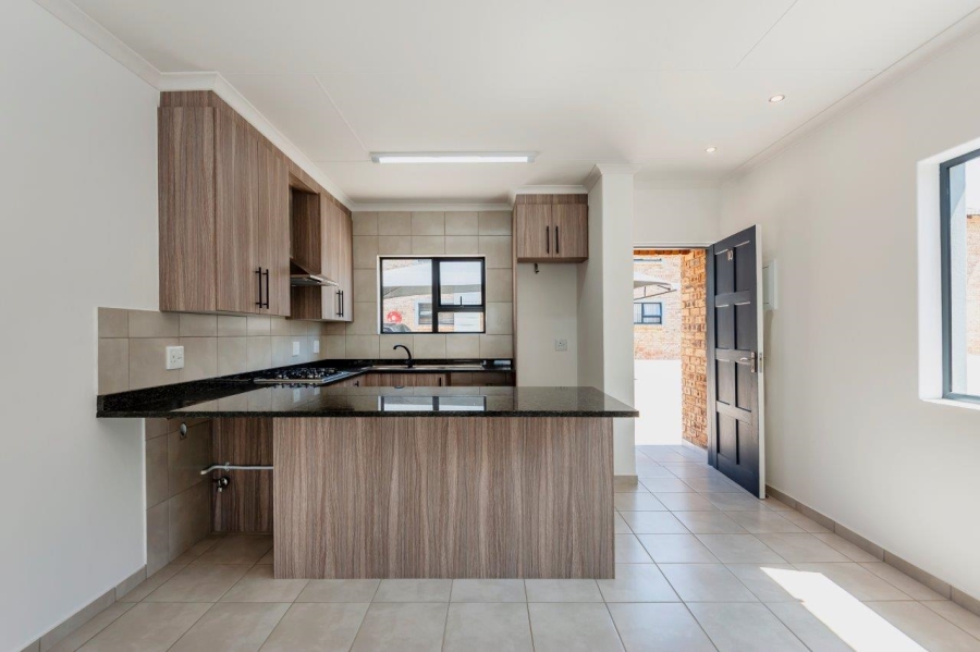 2 Bedroom Property for Sale in Brackendowns Gauteng