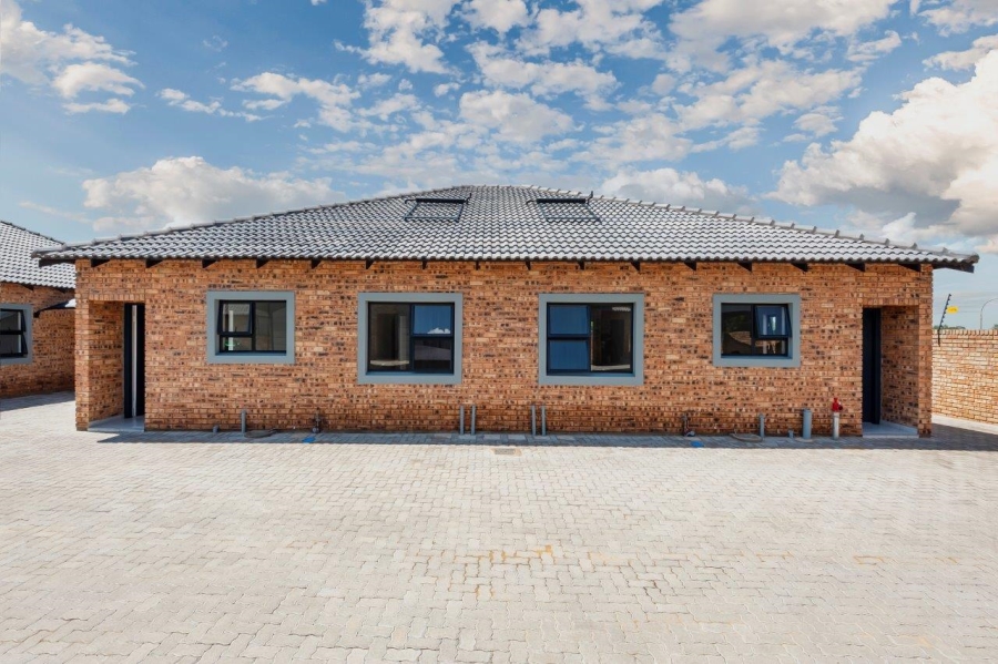 2 Bedroom Property for Sale in Brackendowns Gauteng