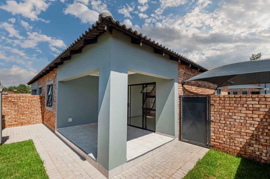 2 Bedroom Property for Sale in Brackendowns Gauteng