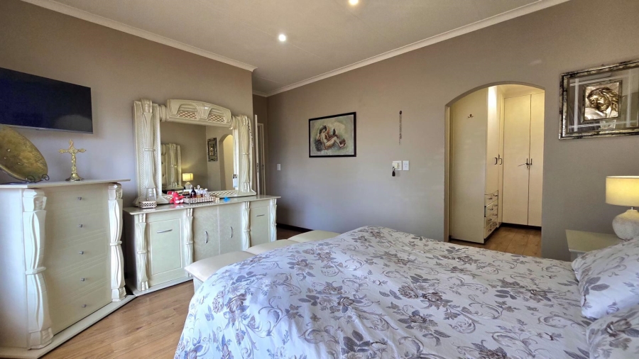 4 Bedroom Property for Sale in Brackendowns Gauteng