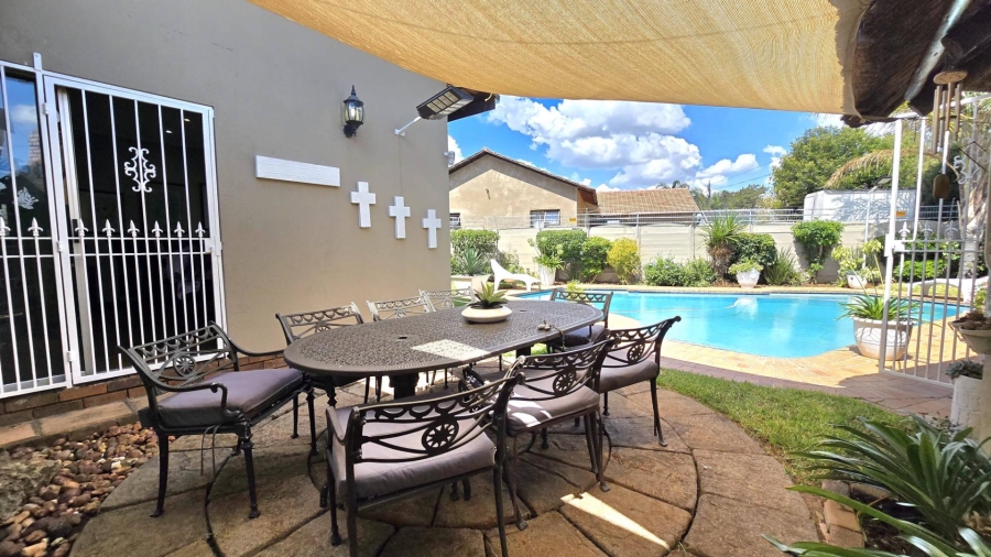 4 Bedroom Property for Sale in Brackendowns Gauteng