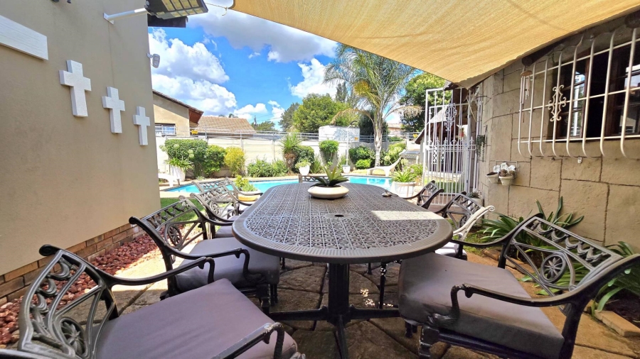 4 Bedroom Property for Sale in Brackendowns Gauteng