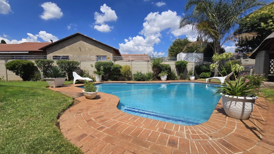 4 Bedroom Property for Sale in Brackendowns Gauteng