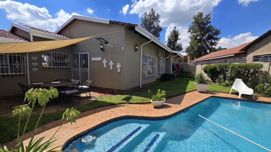 4 Bedroom Property for Sale in Brackendowns Gauteng