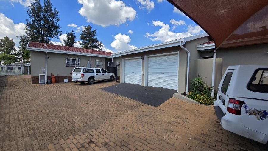 4 Bedroom Property for Sale in Brackendowns Gauteng