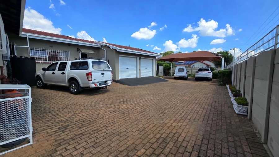 4 Bedroom Property for Sale in Brackendowns Gauteng