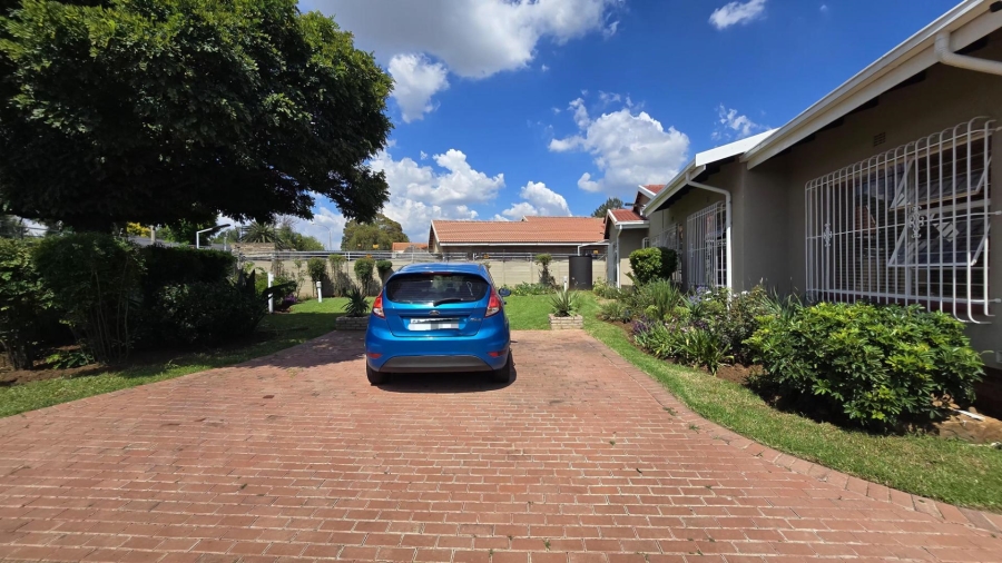 4 Bedroom Property for Sale in Brackendowns Gauteng