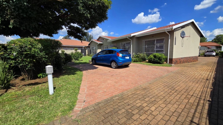 4 Bedroom Property for Sale in Brackendowns Gauteng