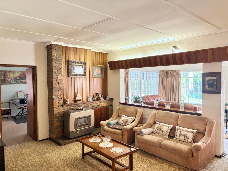 5 Bedroom Property for Sale in Glenanda Gauteng