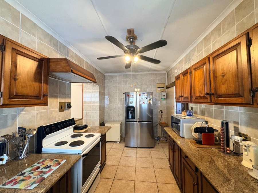 5 Bedroom Property for Sale in Glenanda Gauteng