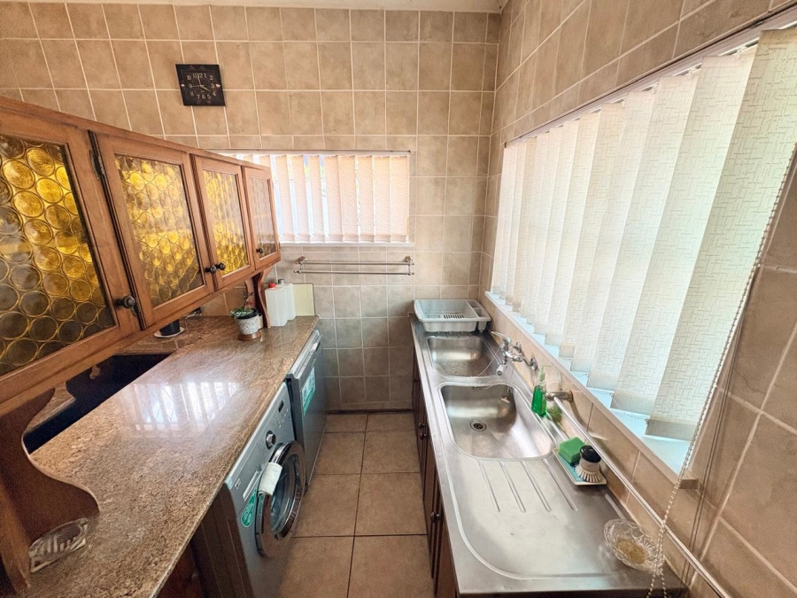 5 Bedroom Property for Sale in Glenanda Gauteng