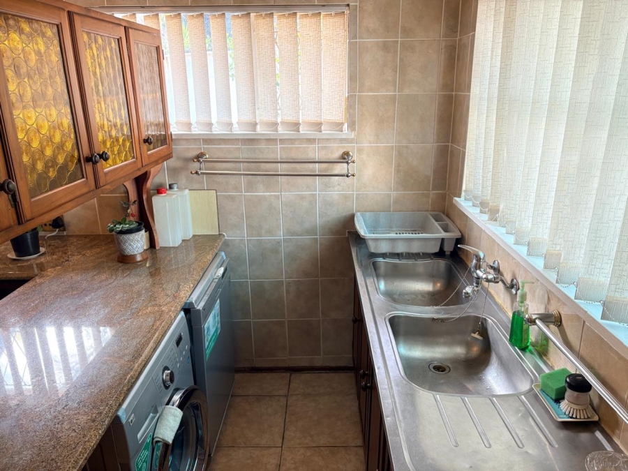 5 Bedroom Property for Sale in Glenanda Gauteng