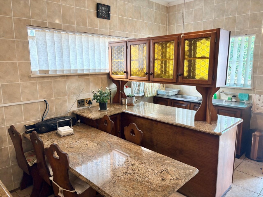 5 Bedroom Property for Sale in Glenanda Gauteng