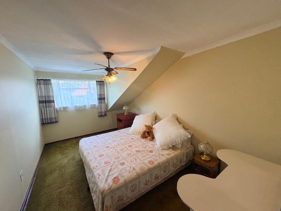 5 Bedroom Property for Sale in Glenanda Gauteng